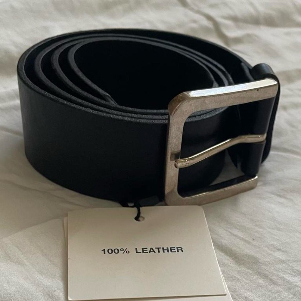 🖤 SOLD 🖤 ZARA • black real leather belt w silver buckle